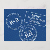 Grappig Paspoort Stamp Wedding Verander de datum Aankondigingskaart (Voorkant)