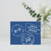 Grappig Paspoort Stamp Wedding Verander de datum Aankondigingskaart (Staand voorkant)