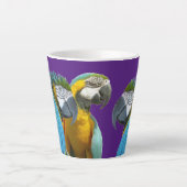 Grappig praten over Parrots Cust. BG Paarse latte  Latte Mok (Voorkant)
