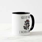 Grappig Raccoon, HOUD JE PARTNER VAST IK BEN OVERP Mok (Voorkant rechts)