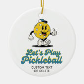 Grappig Retro Pickleball Cartoon Mascotte Custom Keramisch Ornament (Voorkant)