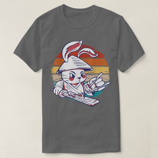 grappig samurai konijn die sushi maakt, Japans T-shirt (Design voorkant)