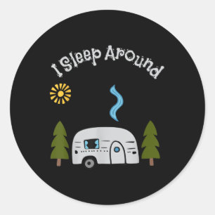 Grappig Sarcasme Ik Slaap Rond Rv-Camping Buiten Ronde Sticker