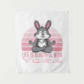 Grappig schattig konijn met yoga. wandkleed (Voorkant)