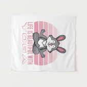 Grappig schattig konijn met yoga. wandkleed (Voorkant (horizontaal))