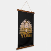 Grappig schattige aap die yoga doet. hangend wandkleed (Gebogen)