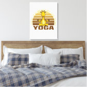 Grappig schattige giraffe die yoga doet. canvas afdruk (Insitu (Slaapkamer))