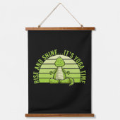 Grappig schattige krokodil die yoga doet. hangend wandkleed (Voorkant)