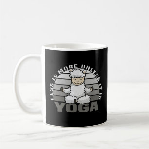 Grappig schattige lama die yoga doet. koffiemok