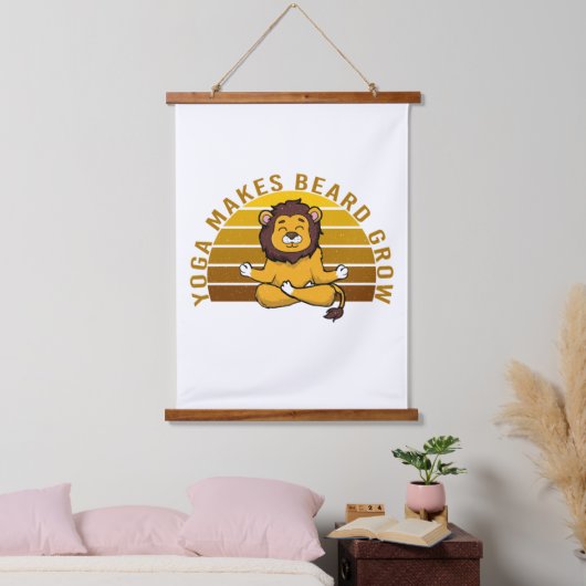 Grappig schattige leeuw die yoga doet. hangend wandkleed (Slaapkamer)