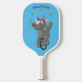 Grappig schattige neushoorns over eenwieler pickleball paddle (Voorkant)