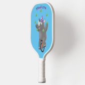 Grappig schattige neushoorns over eenwieler pickleball paddle (Links)