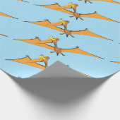 Grappig schattige oranje vliegende pterodactylcart cadeaupapier (Hoek)