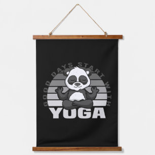 Grappig schattige panda met yoga. hangend wandkleed