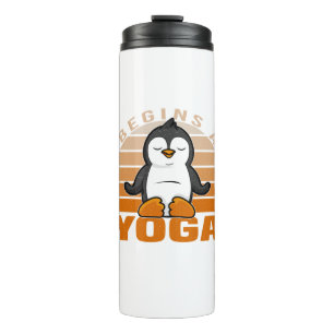 Grappig schattige pinguïn die yoga doet. thermosbeker