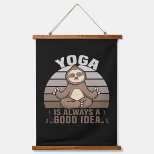 Grappig schattige sloep met yoga. hangend wandkleed