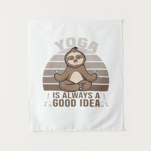 Grappig schattige sloep met yoga. wandkleed