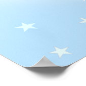 Grappig schattige witte kat gezicht op lichtblauw poster (Hoek)