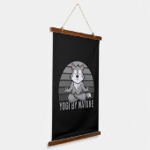 Grappig schattige wolf die yoga doet. hangend wandkleed (Gebogen)