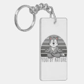 Grappig schattige wolf die yoga doet. sleutelhanger (Voorkant Links)