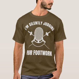 Grappig schermen stilletjes oordelen over je voete t-shirt