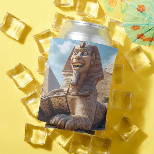 Grappig Sfinxstandbeeld dat oud boek leest in Egyp Blikjeskoeler (Insitu Zomer)