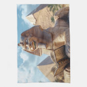 Grappig Sfinxstandbeeld dat oud boek leest in Egyp Theedoek (Verticaal)