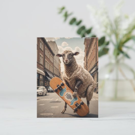 Grappig Skateboarden Schaap op een straat in de st Briefkaart (Staand voorkant)
