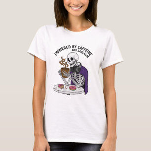 Grappig Skelet Aangedreven door Caffeïne en Sarc T-shirt