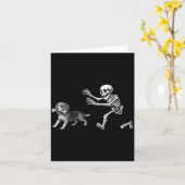 Grappig Skelet dat Beagle Hond achterna zit Hallow Kaart (Gele Bloem)