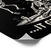 Grappig skelet hangt daar in duistere Humor Hallow Poster (Hoek)