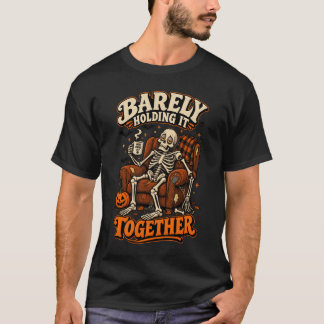 Grappig skelet houdt het net bij elkaar voor Hallo T-shirt