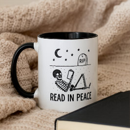 Grappig skelet lees in vrede voor fervente boekenl mok