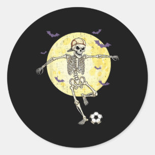 Grappig skelet speelt voetbal grappige Halloween m Ronde Sticker