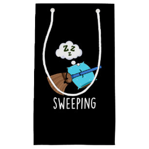 Grappig slapen in een kamer met donkere bg klein cadeauzakje