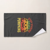 Grappig Stop Met Staren Naar Mijn Pompoenen Hallow Handdoek (Handdoek)
