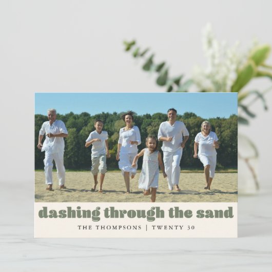Grappig Strand Kerst Custom Familie Foto Groen Feestdagenkaart (Staand voorkant)