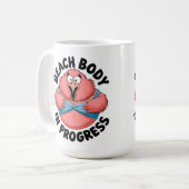 Grappig strandlichaam dieet fitness humor flamingo koffiemok (Voorkant links)