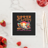 Grappig Summerween-skelet op het strand bij zonson Servet (Insitu)