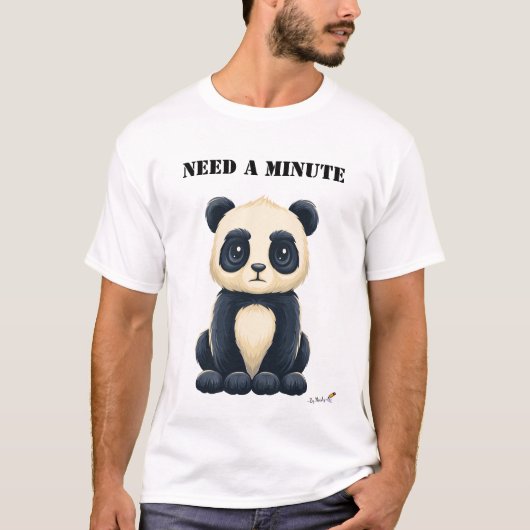 Grappig T-Shirt met Vermoeide Panda - Even een min (Voorkant)