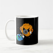 Grappig T-shirt Zonne-eclips Koffiemok (Links)