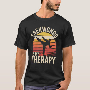 Grappig Taekwondo is Mijn Therapie T-shirt