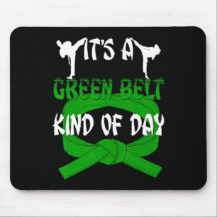 Grappig Taekwondo Shirt Karate is een groene gorde Muismat