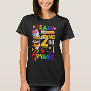 Grappig team 2e klas studenten dabbing potlood ter t-shirt
