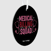 Grappig teamlid medische facturering trots special ornament (voorkant)
