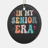 Grappig terug naar school in mijn seniorentijd ler keramisch ornament (Links)