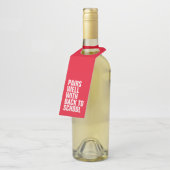 Grappig terug naar wijn van leerkrachten op school flessenhanger (Schuin)