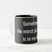 Grappig truïsme op zwart krijtbord tweekleurige koffiemok (Voorkant links)