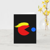 Grappig Trump Man 2024 PAC T-shirt - Trump Man NE  Kaart (Gele Bloem)