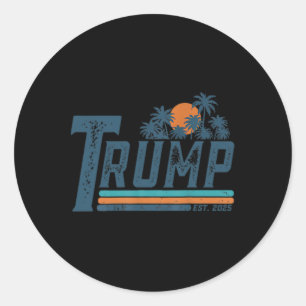 Grappig Trump Shirt Golf van Amerika EST 2025 (2 s Ronde Sticker